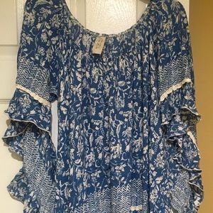 GUC. Flowy top. Runs big. Very pretty on!